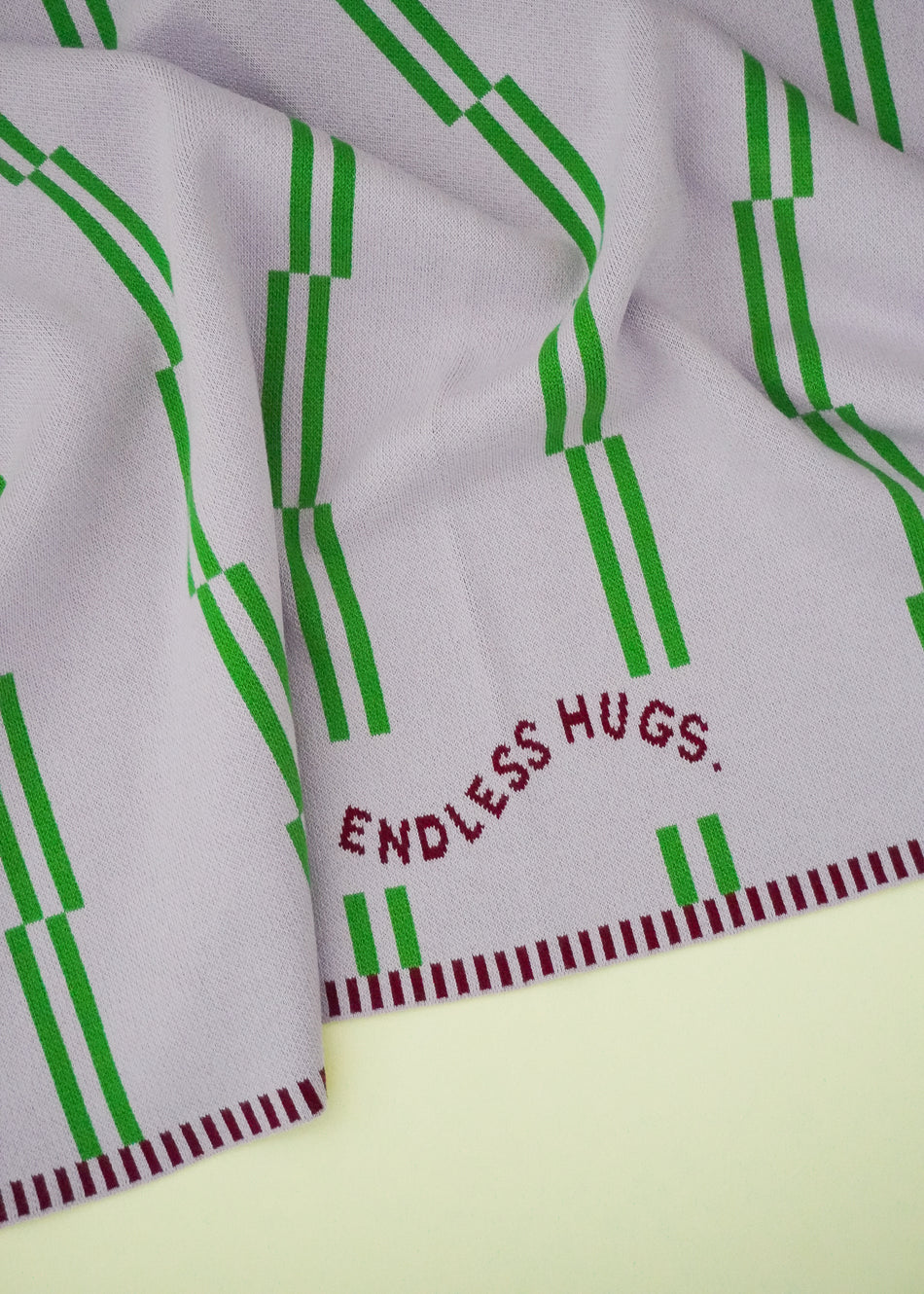 Kocyk bawełniany Endless Hugs w zielone pasy 120x100 cm