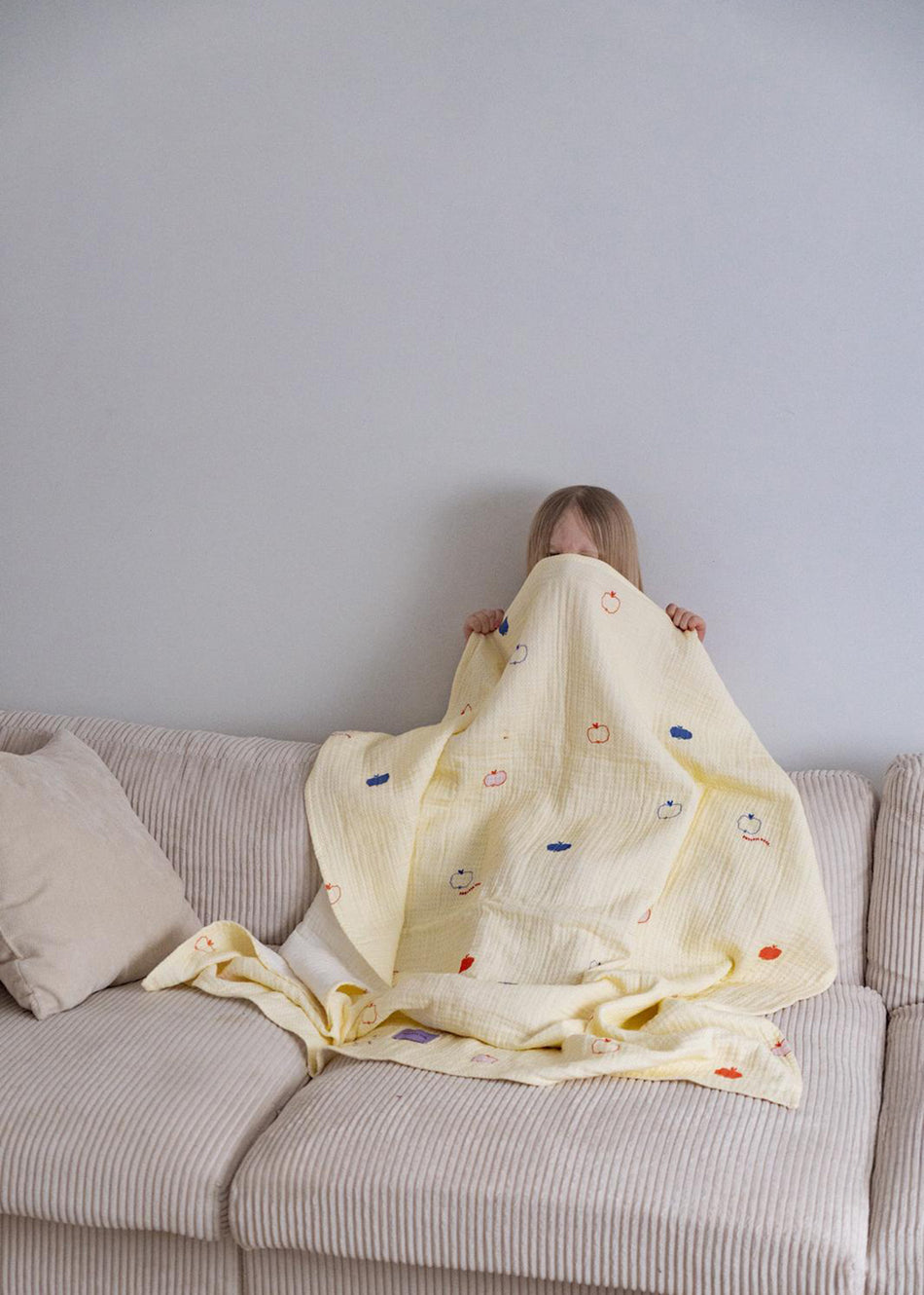 Muślinowy kocyk z bawełny dla dzieci i niemowląt w jabłuszka 120x120 cm