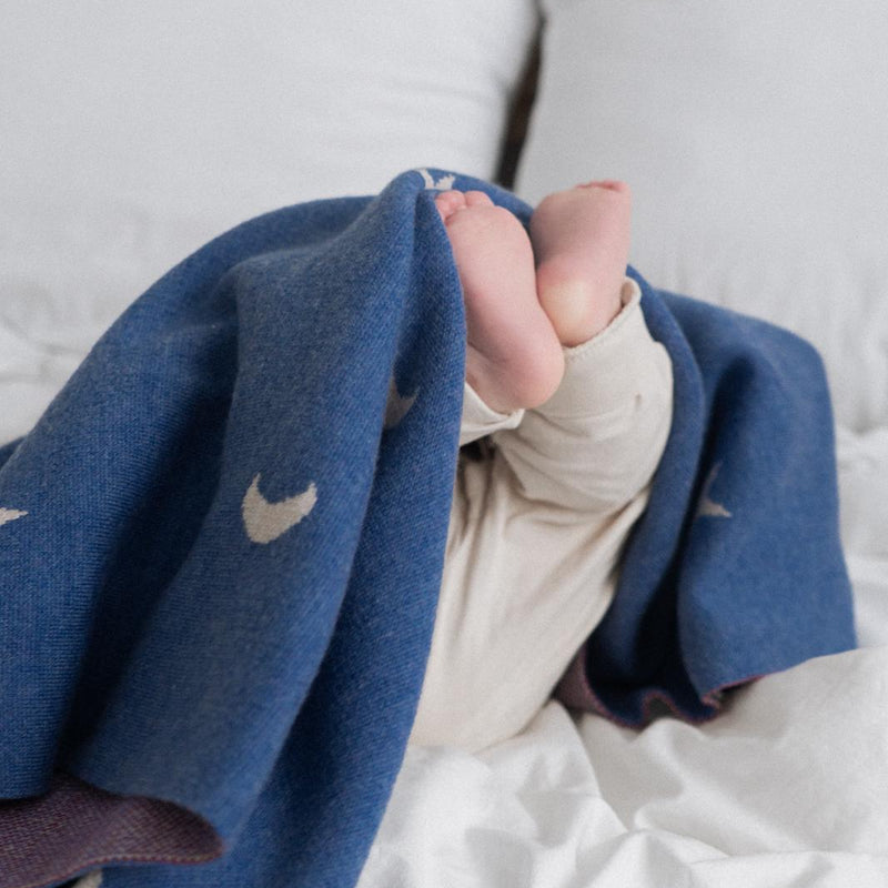 Dlaczego prostota w otoczeniu dziecka działa lepiej niż nadmiar bodźców?