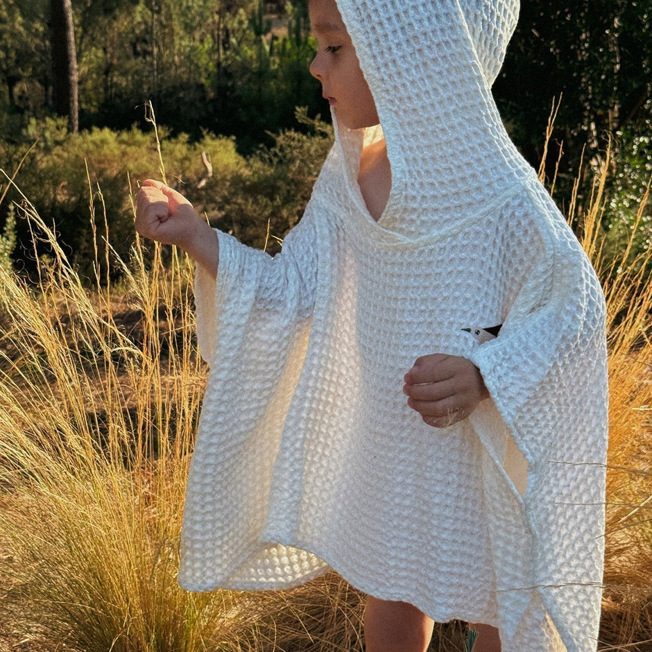 Ręcznik kąpielowy z kapturkiem czy ponczo kąpielowe - poradnik dla rodziców