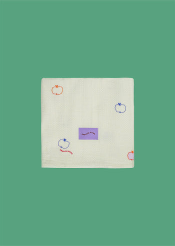 Muślinowy kocyk z bawełny dla dzieci i niemowląt w jabłuszka 120x120 cm