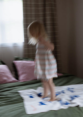 Bawełniany kocyk dla niemowlaka w pieski 80x100 cm - Blue