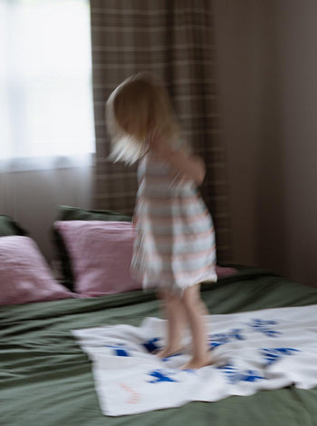 Bawełniany kocyk dla niemowlaka w pieski 80x100 cm - Blue