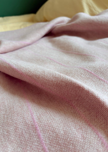 Kocyk 100% wełna merino 80x100 cm - Różowe paski